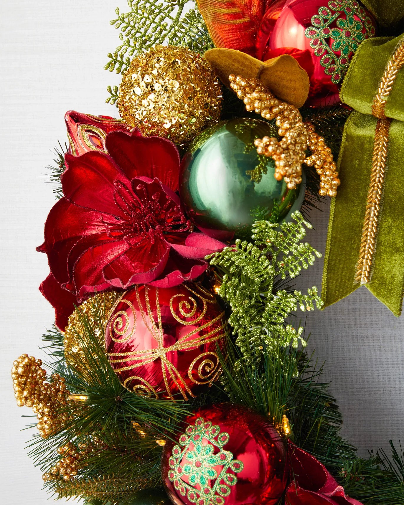 Outdoor Holiday Grandeur Wreath